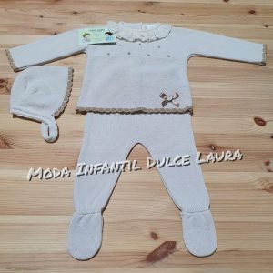 Conjunto hilo C-907 manga larga tres piezas de 0 a 12 meses color arena